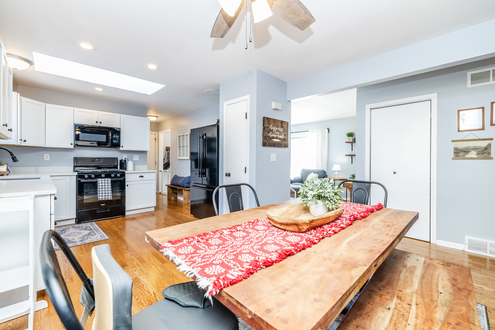 610 W WEGNER Road, McHenry, IL 60051