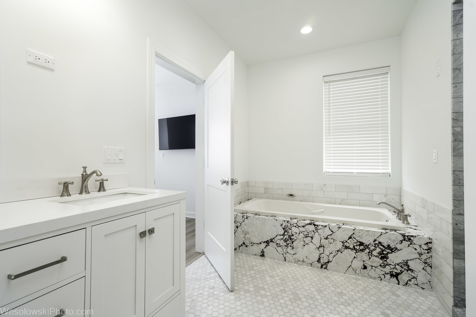 1830 S 11th Avenue, Maywood, IL 60153