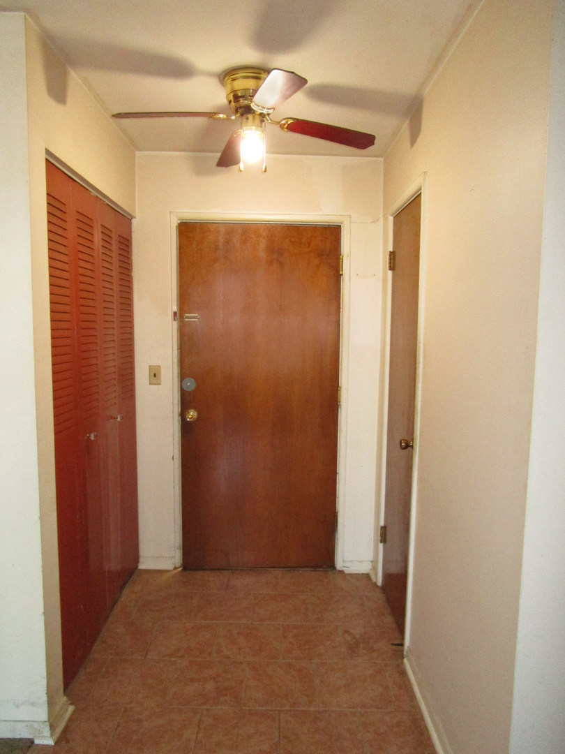 1301 S Finley Road #417, Lombard, IL 60148