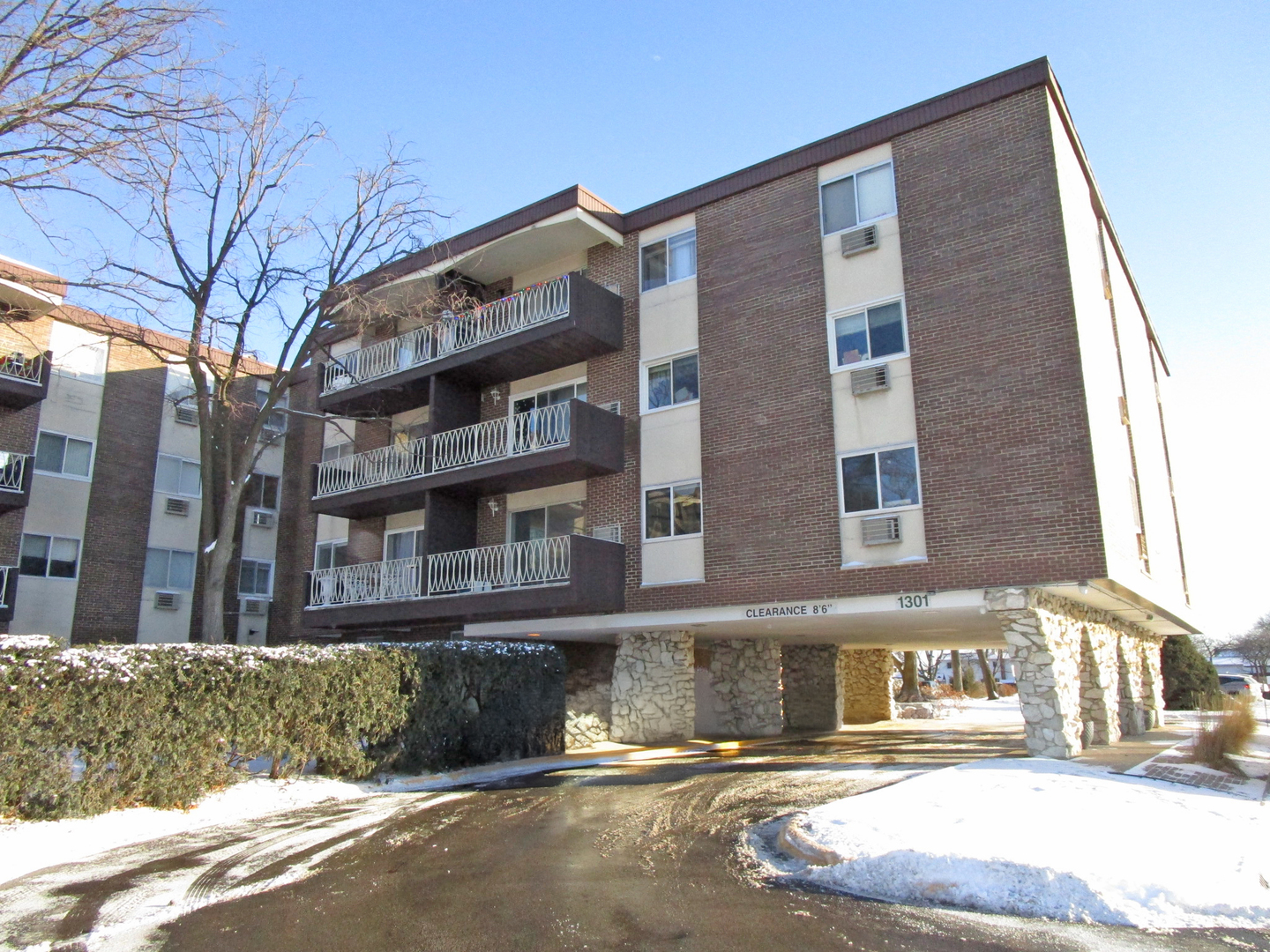 1301 S Finley Road #417, Lombard, IL 60148