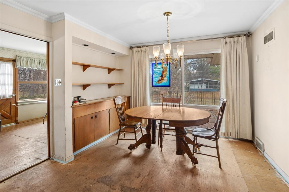 207 Town Acres Lane, Roselle, IL 60172