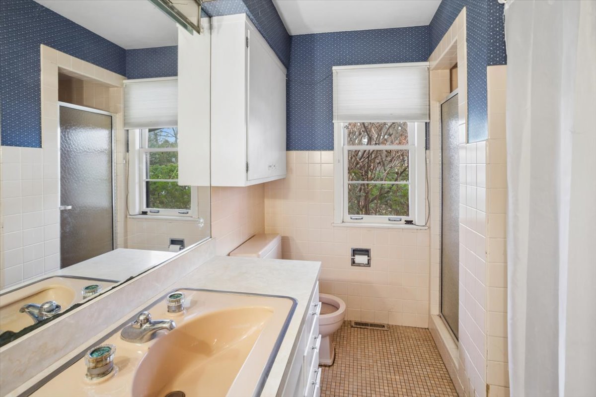 207 Town Acres Lane, Roselle, IL 60172