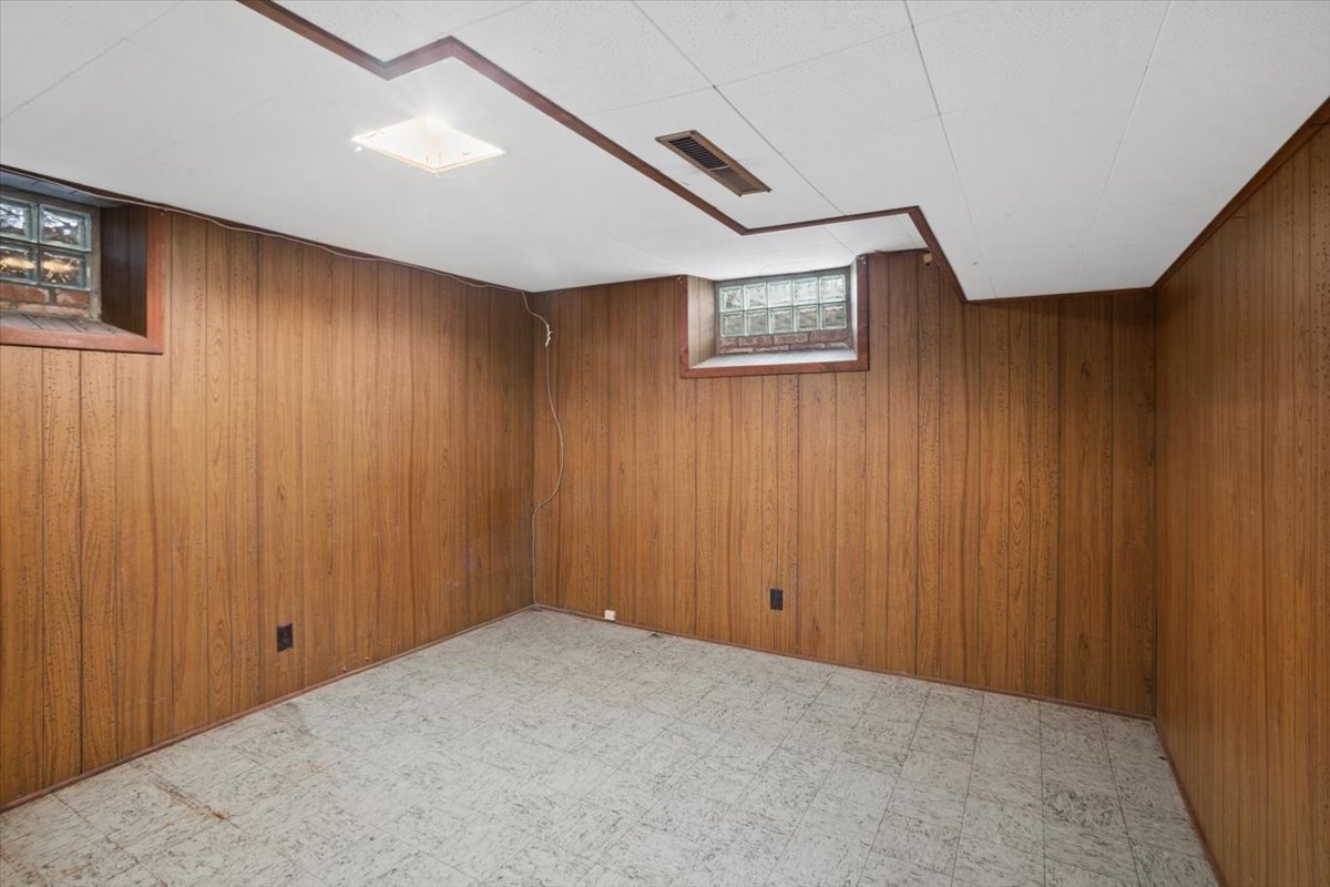 207 Town Acres Lane, Roselle, IL 60172