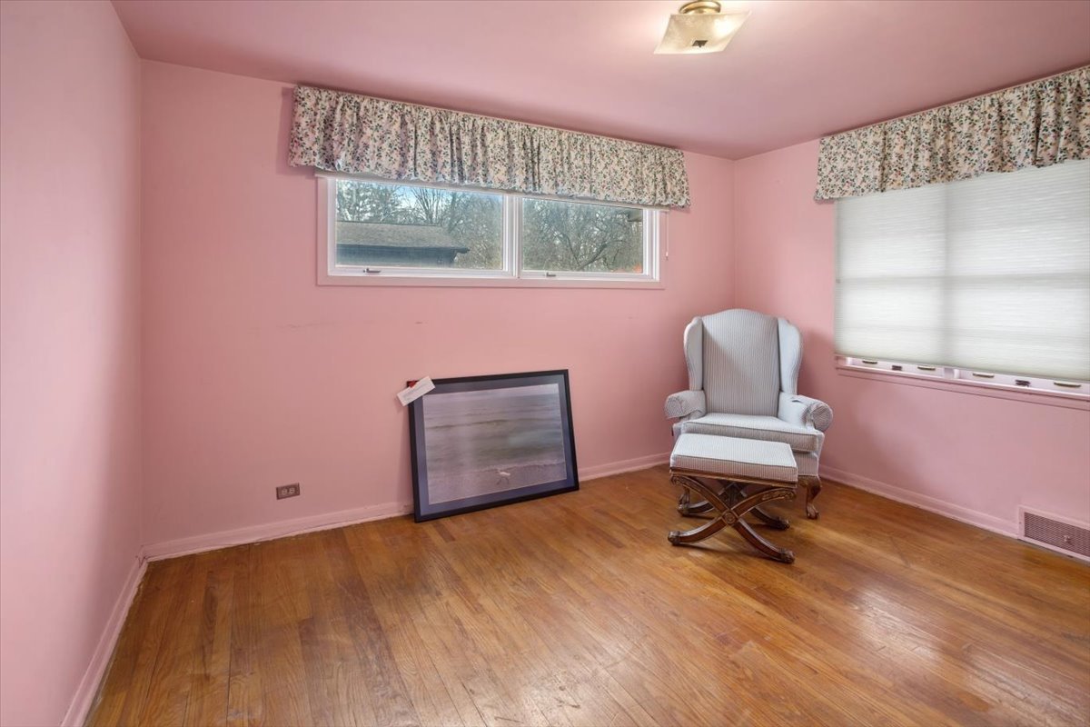 207 Town Acres Lane, Roselle, IL 60172