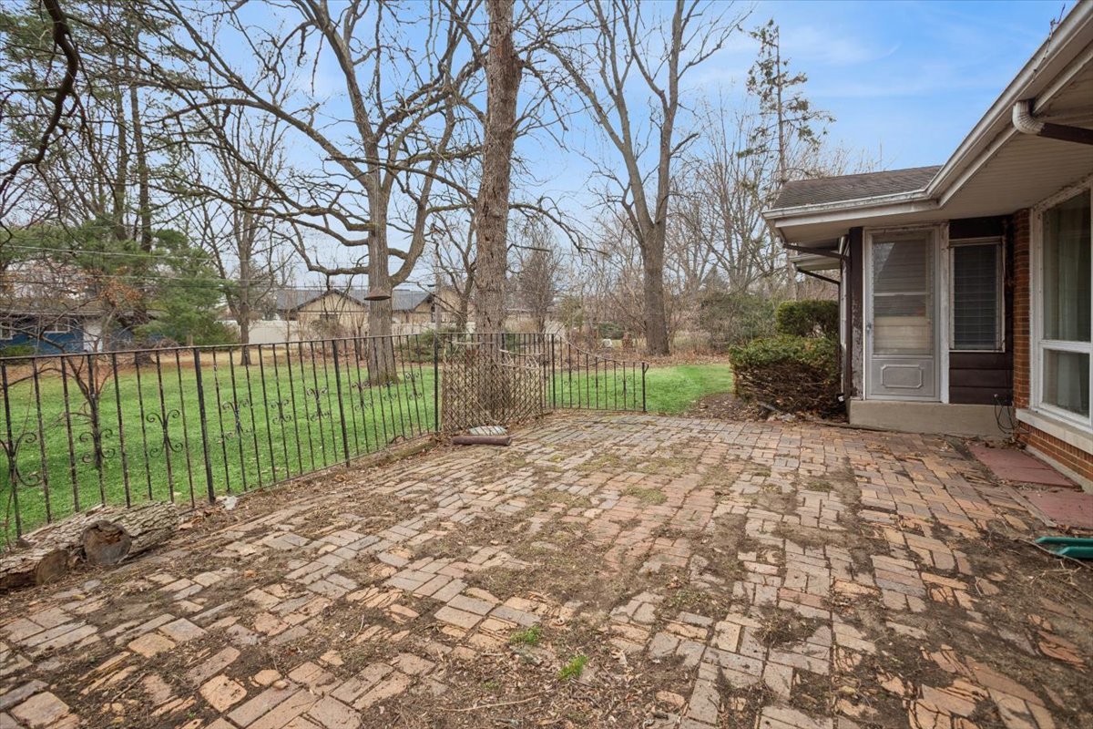 207 Town Acres Lane, Roselle, IL 60172