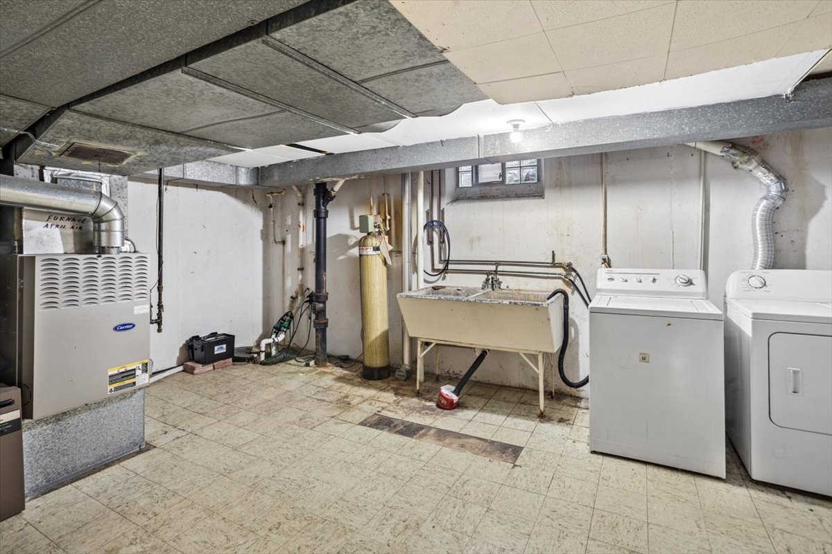 207 Town Acres Lane, Roselle, IL 60172