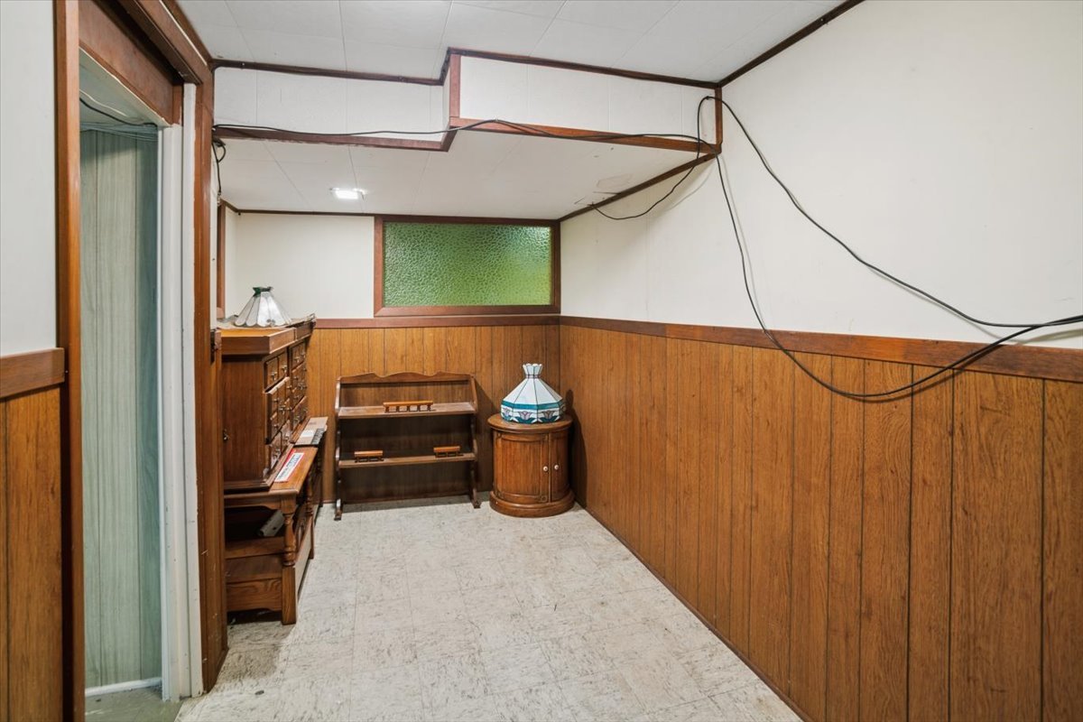 207 Town Acres Lane, Roselle, IL 60172