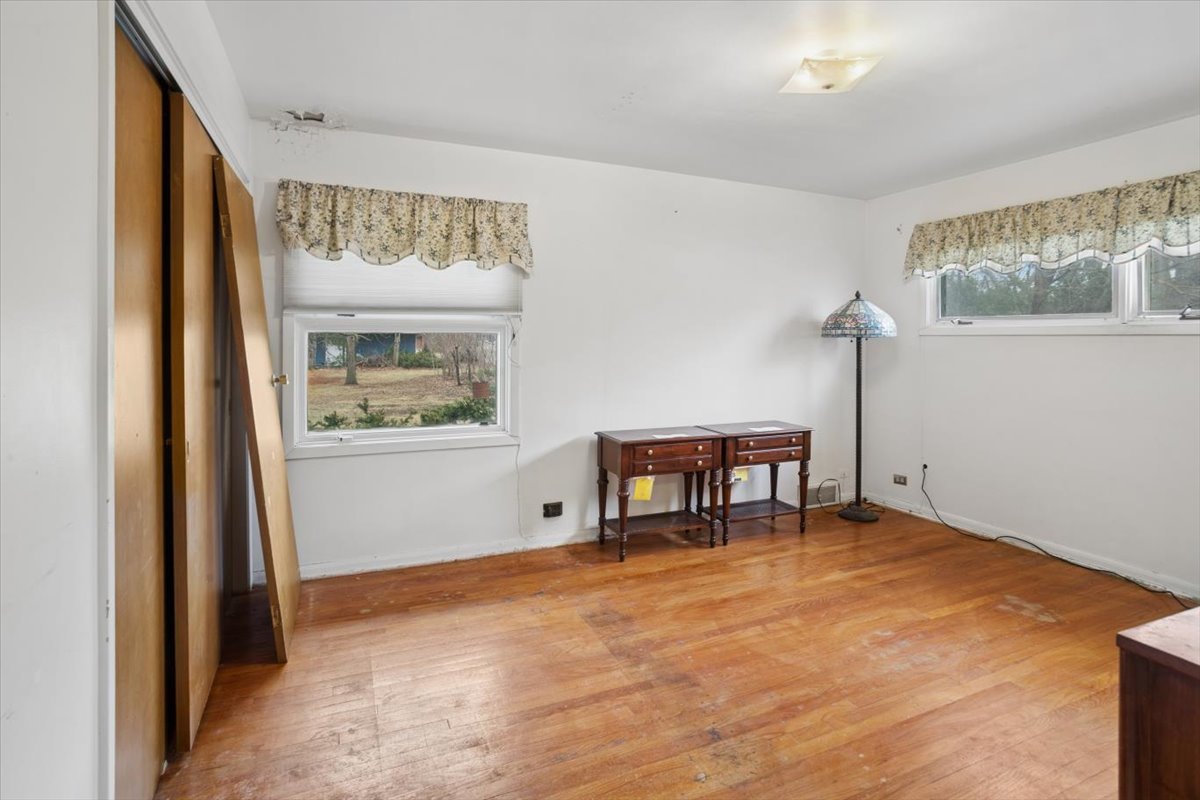 207 Town Acres Lane, Roselle, IL 60172