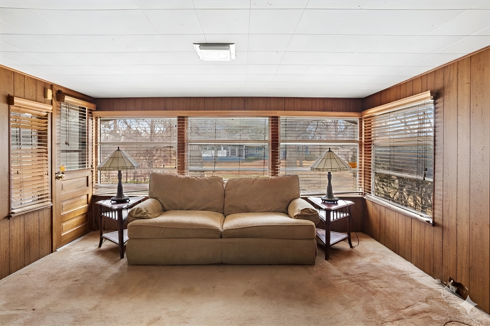 207 Town Acres Lane, Roselle, IL 60172