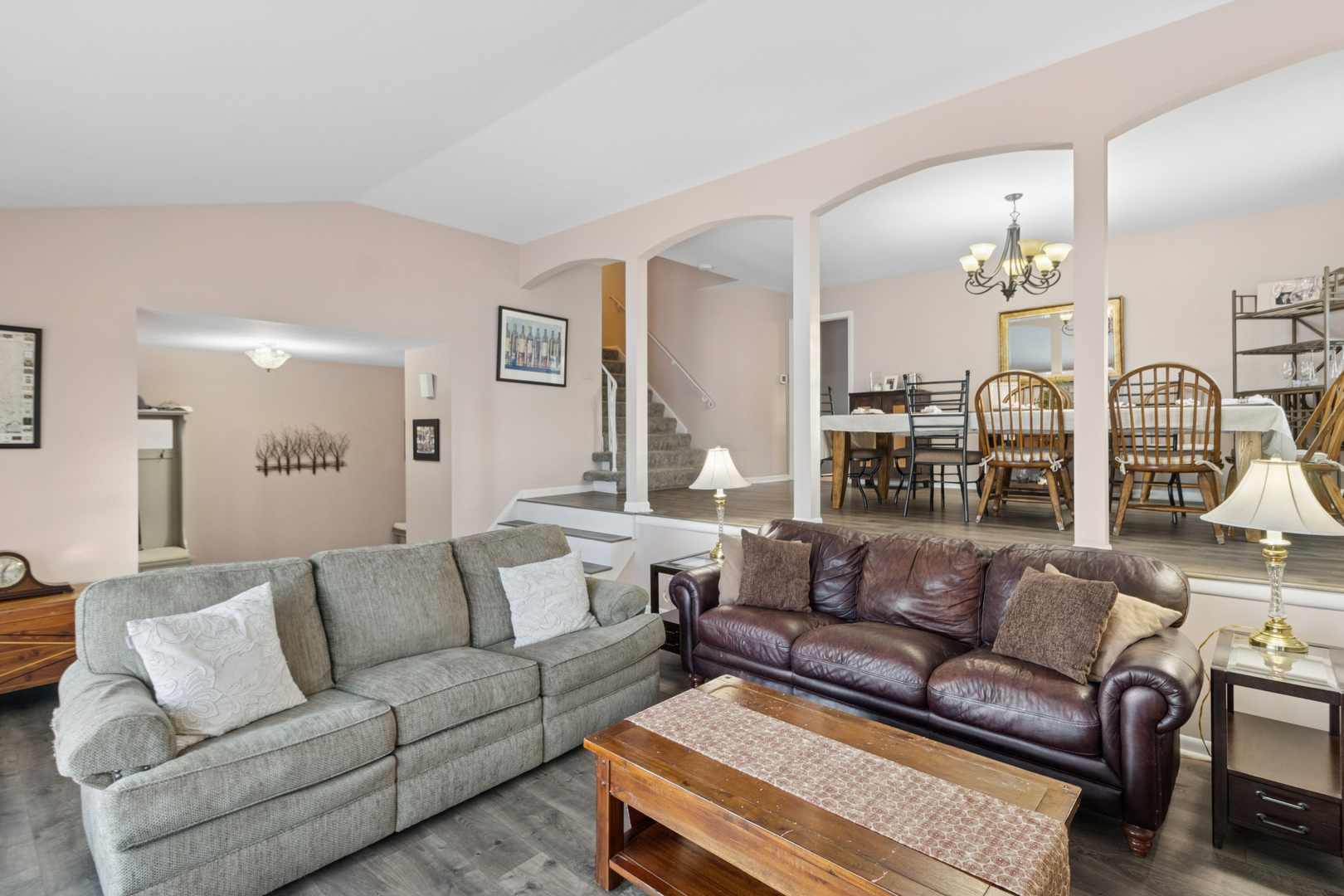 2207 E Michael Manor Lane, Arlington Heights, IL 60004