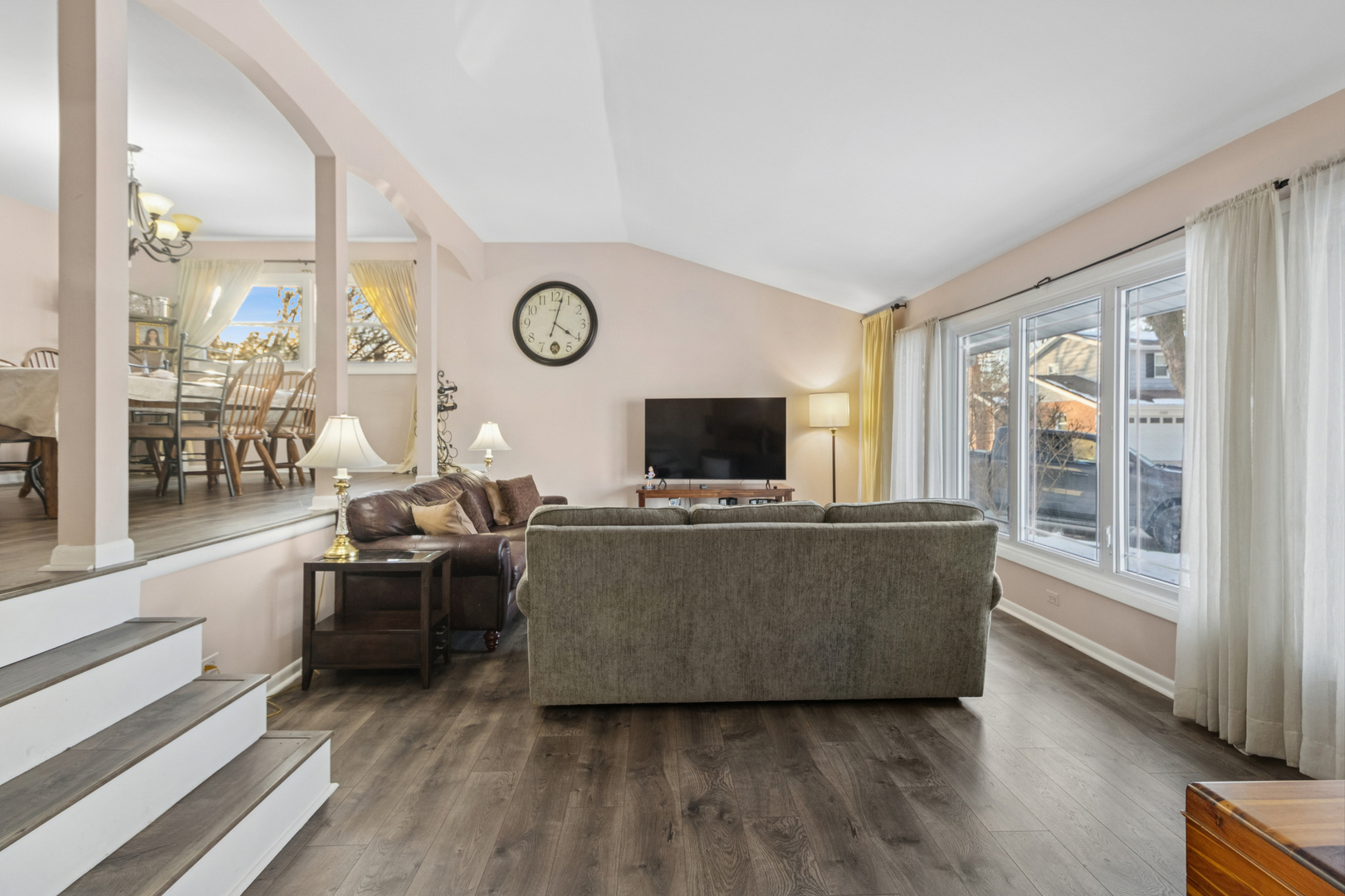 2207 E Michael Manor Lane, Arlington Heights, IL 60004