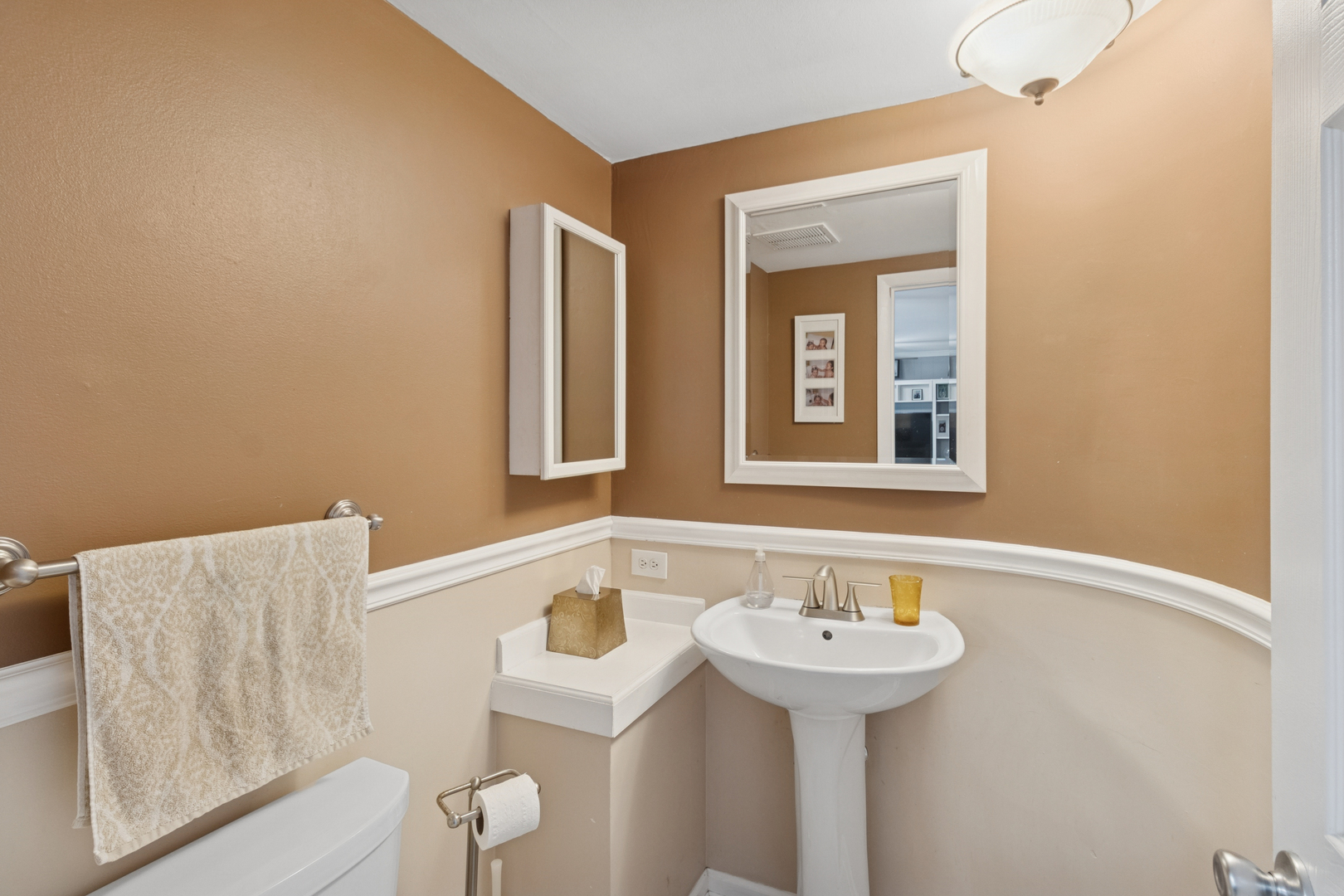 2207 E Michael Manor Lane, Arlington Heights, IL 60004