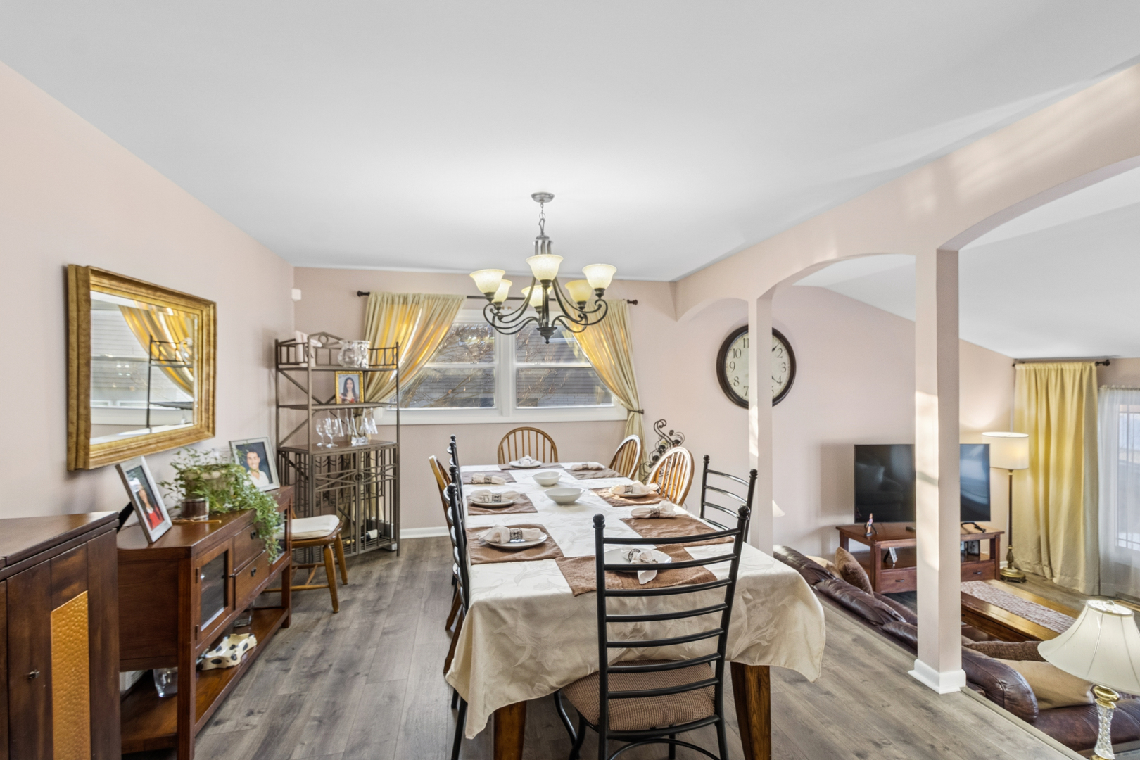 2207 E Michael Manor Lane, Arlington Heights, IL 60004