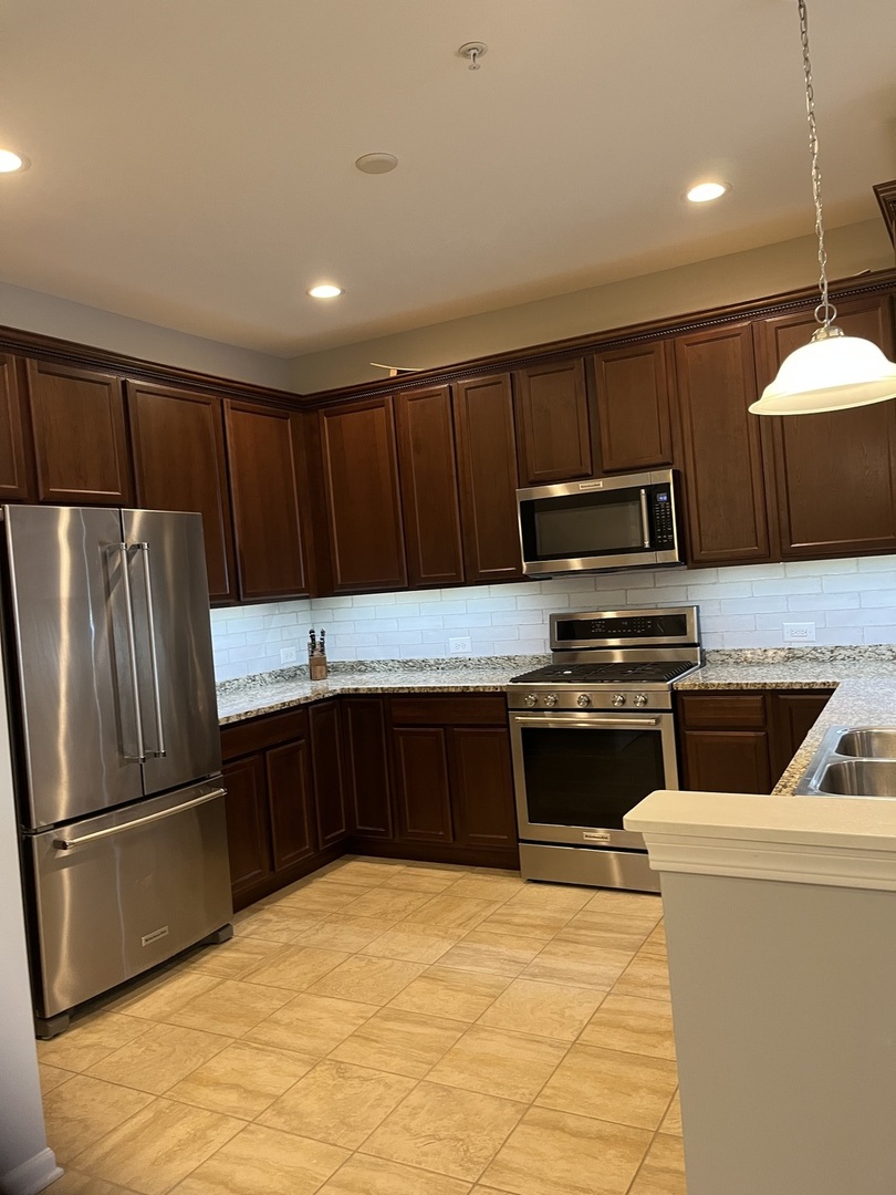 3975 Idlewild Lane #107, Naperville, IL 60564