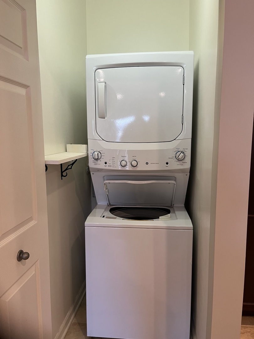 3975 Idlewild Lane #107, Naperville, IL 60564