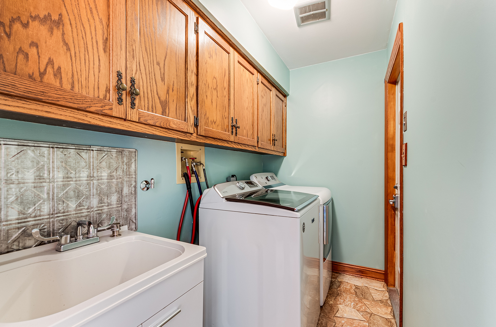 8732 W Surrey Park, Palos Hills, IL 60465