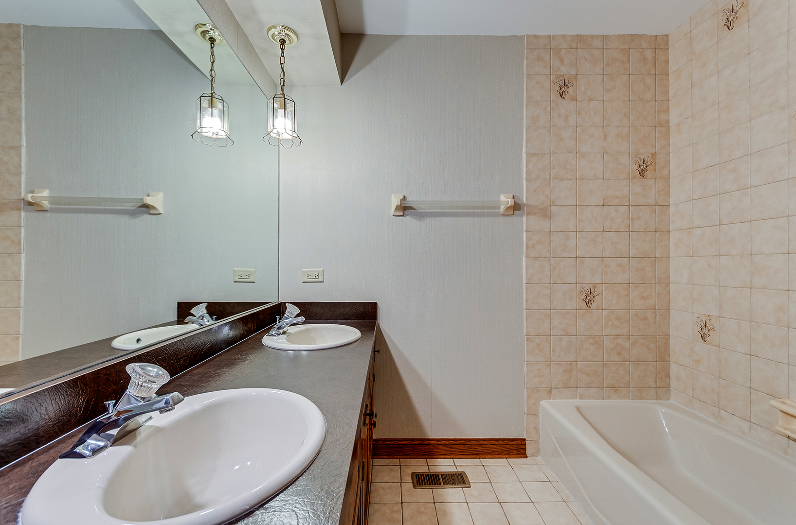 8732 W Surrey Park, Palos Hills, IL 60465