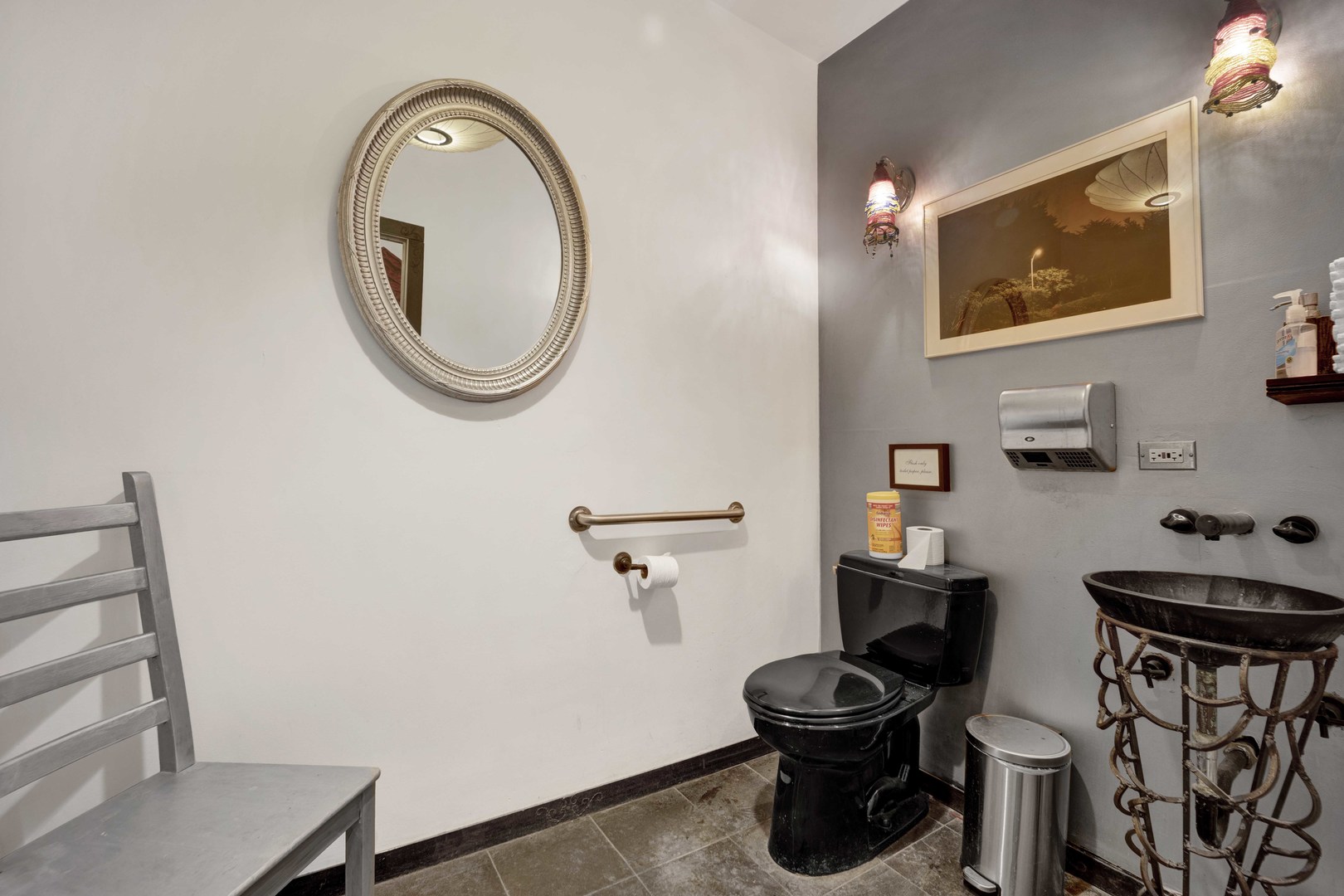 2119 N Damen Avenue, Chicago, IL 60647