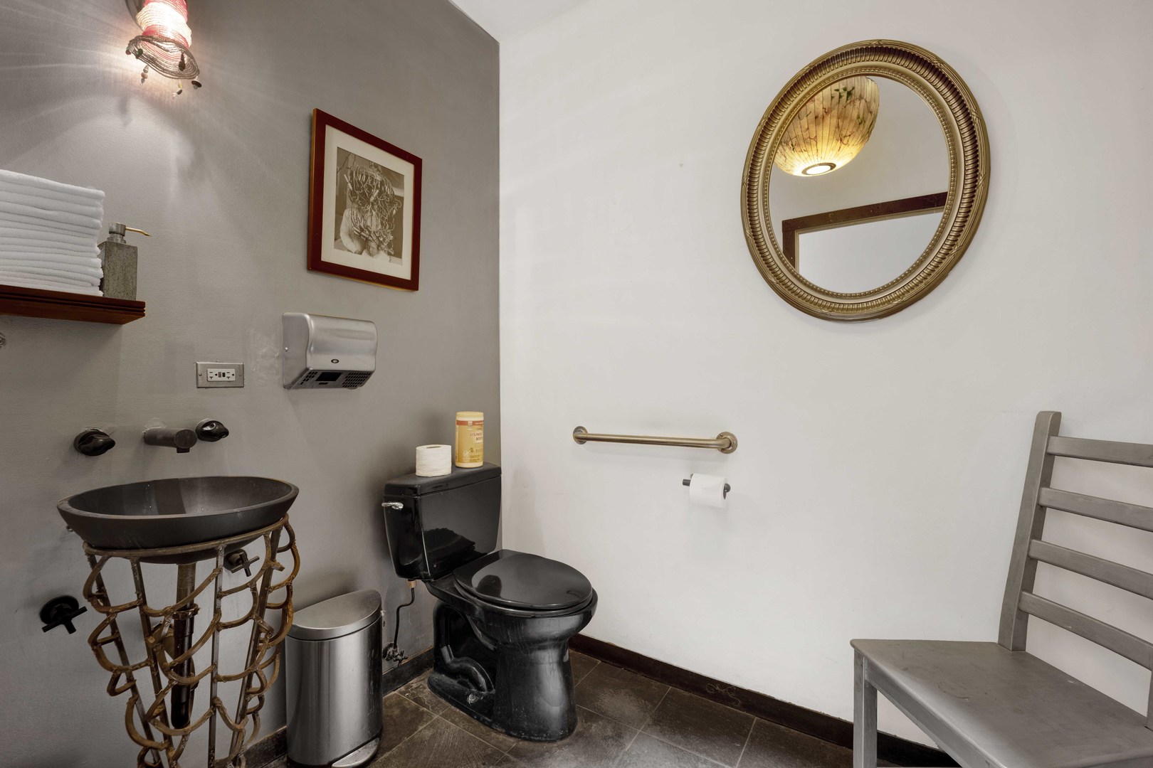 2119 N Damen Avenue, Chicago, IL 60647