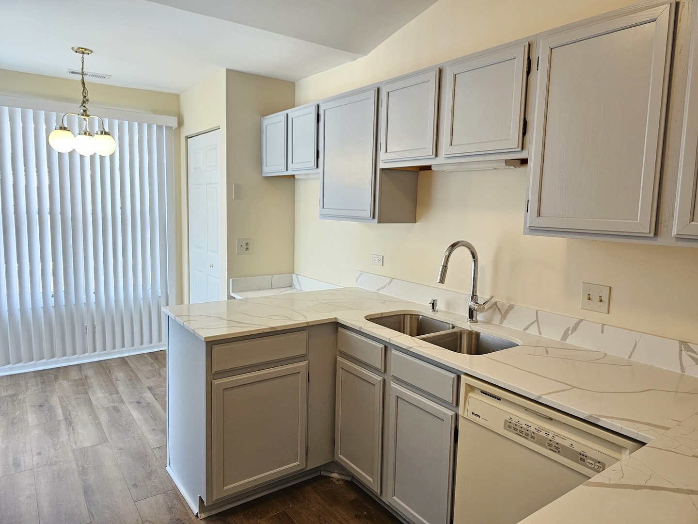 186 Brook Lane #186, Vernon Hills, IL 60061