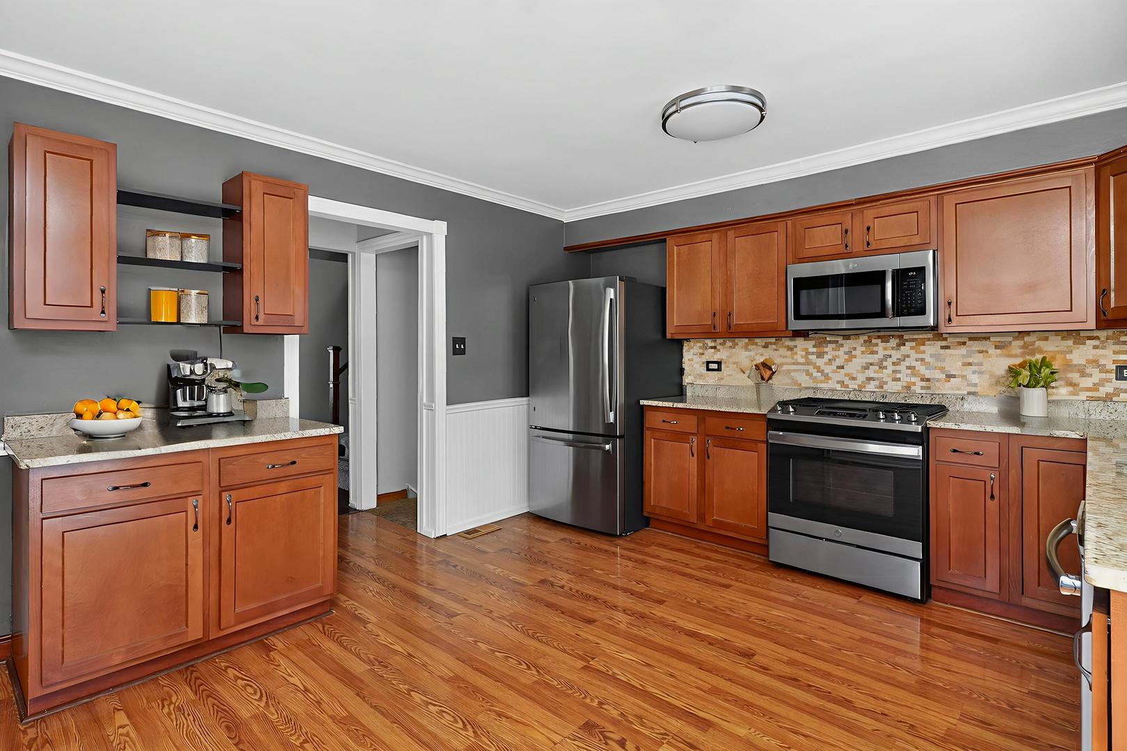 992 Navajo Street, Carol Stream, IL 60188