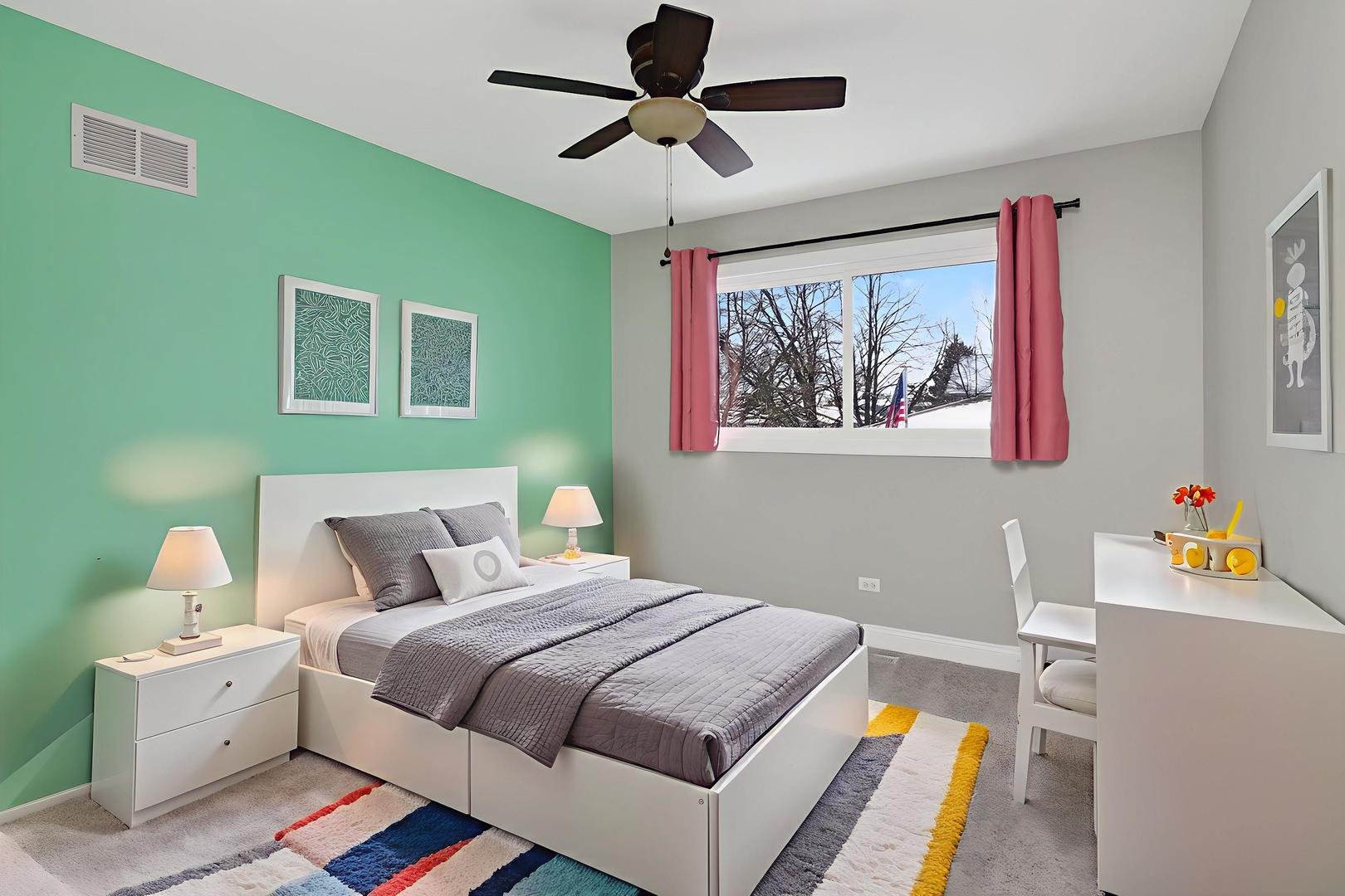 992 Navajo Street, Carol Stream, IL 60188