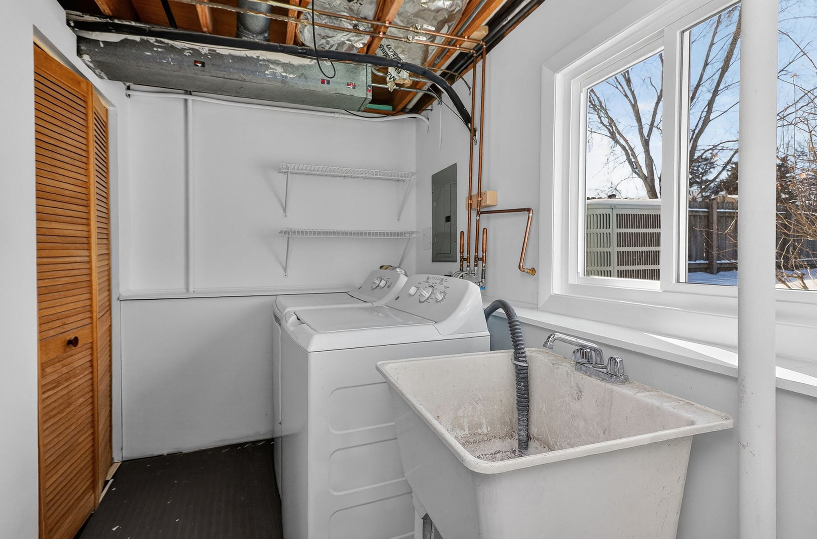 992 Navajo Street, Carol Stream, IL 60188