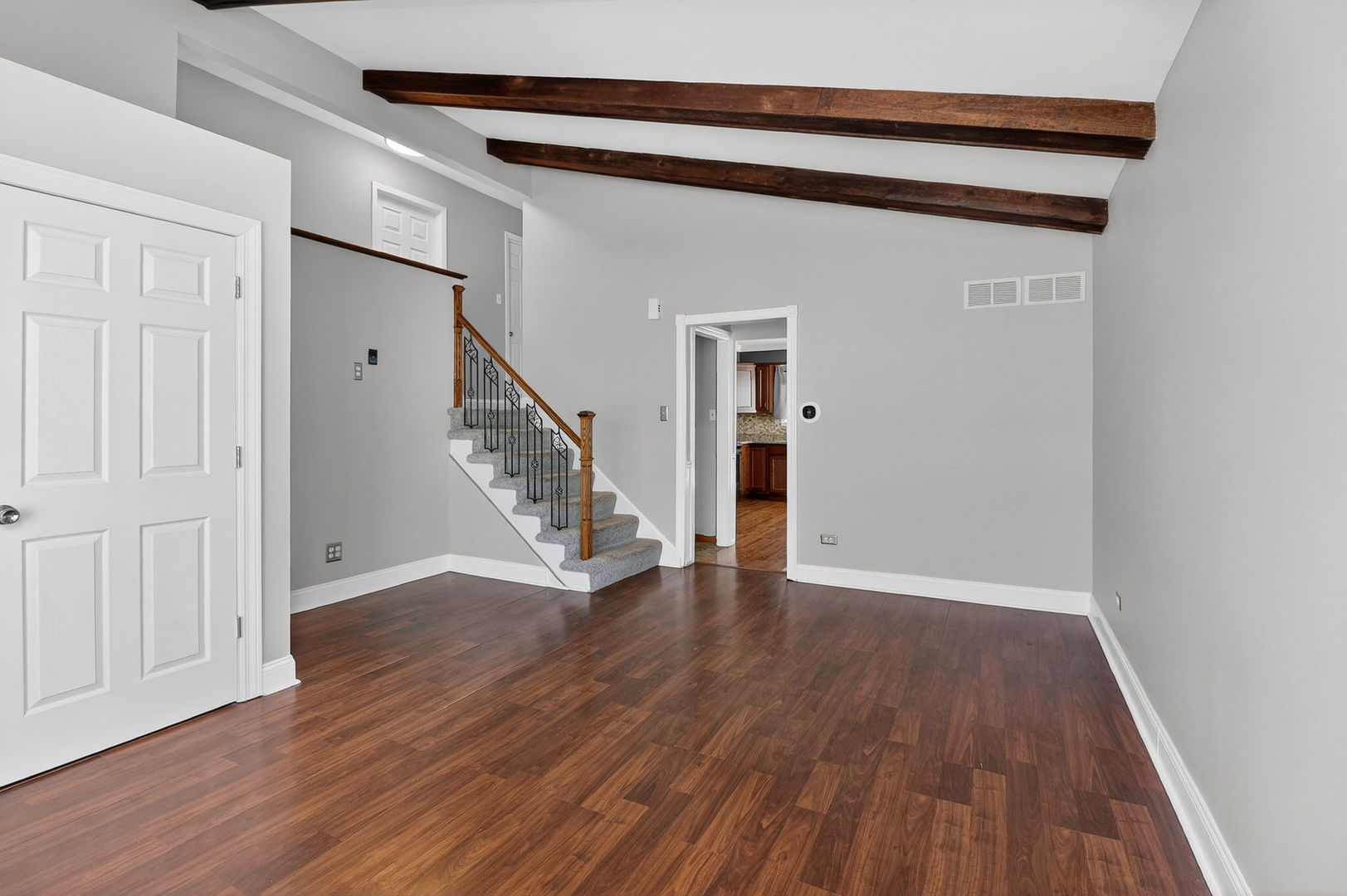 992 Navajo Street, Carol Stream, IL 60188