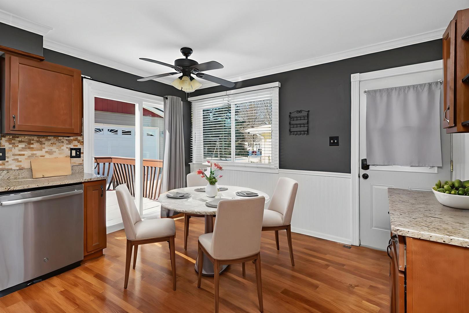 992 Navajo Street, Carol Stream, IL 60188