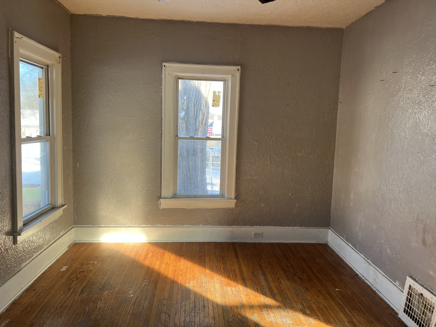 1214 W Brons Avenue, Peoria, IL 61604