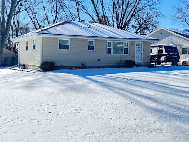 2001 Burr Oak Lane, Lindenhurst, IL 60046