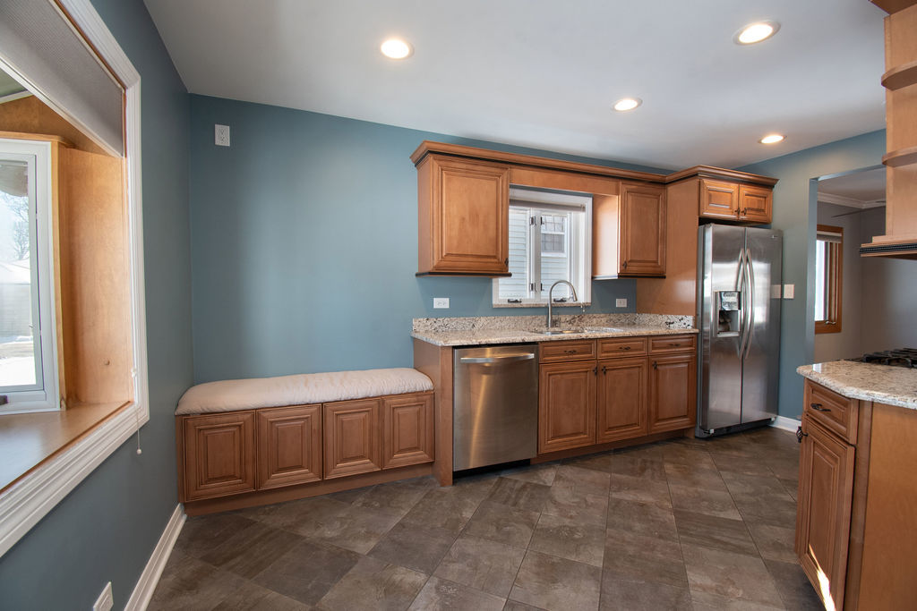 131 S Lodge Lane, Lombard, IL 60148