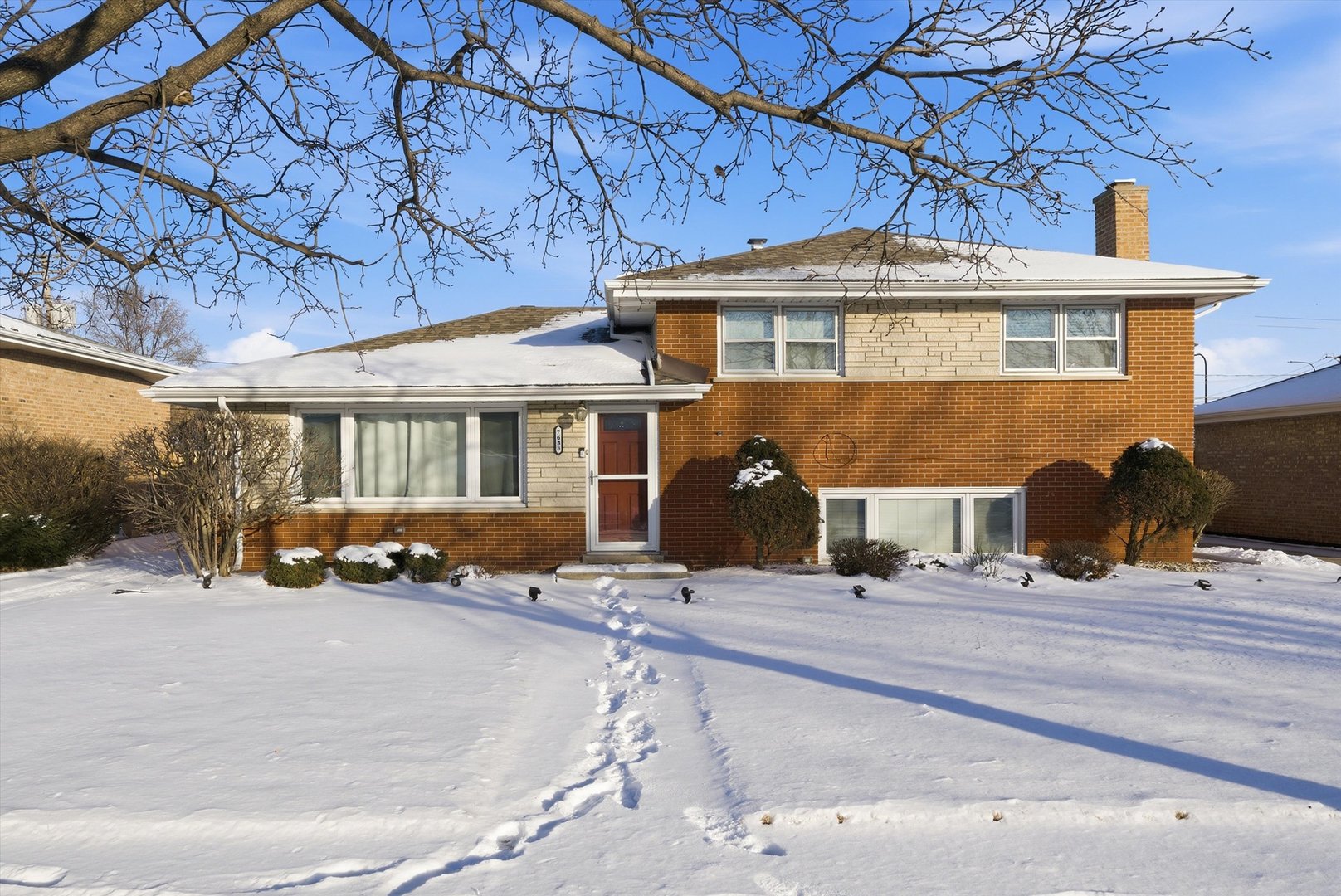 7635 S Oconto Avenue, Bridgeview, IL 60455