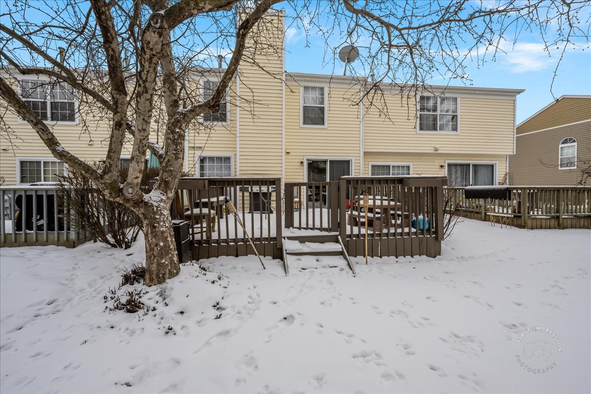 1784 College Green Drive, Elgin, IL 60123