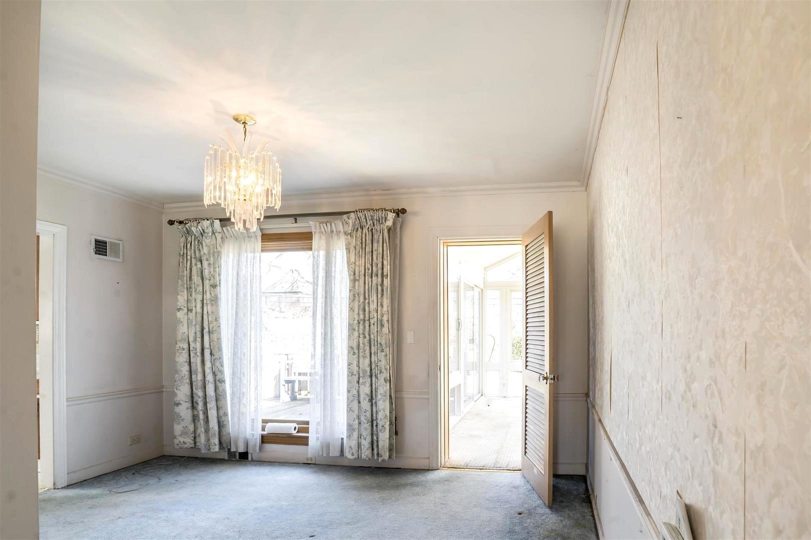 155 Cornell Avenue, Des Plaines, IL 60016