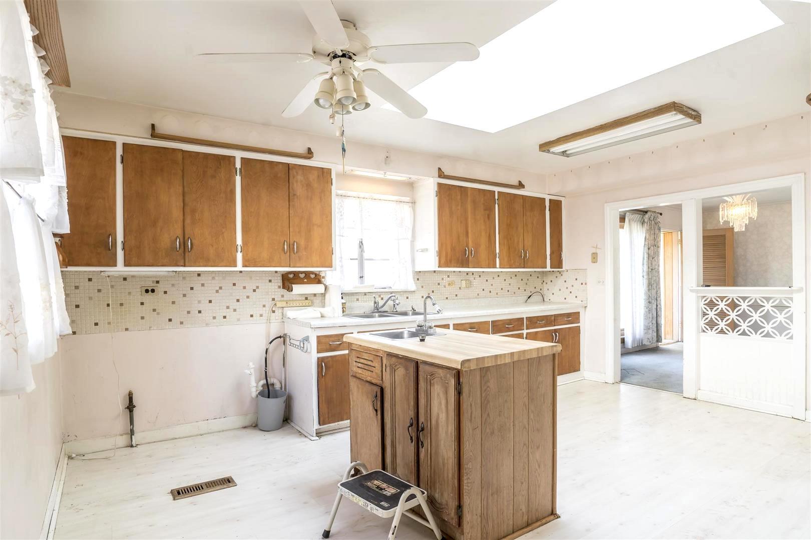 155 Cornell Avenue, Des Plaines, IL 60016