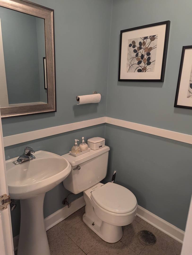 225 N NORTHWEST Highway, Palatine, IL 60067