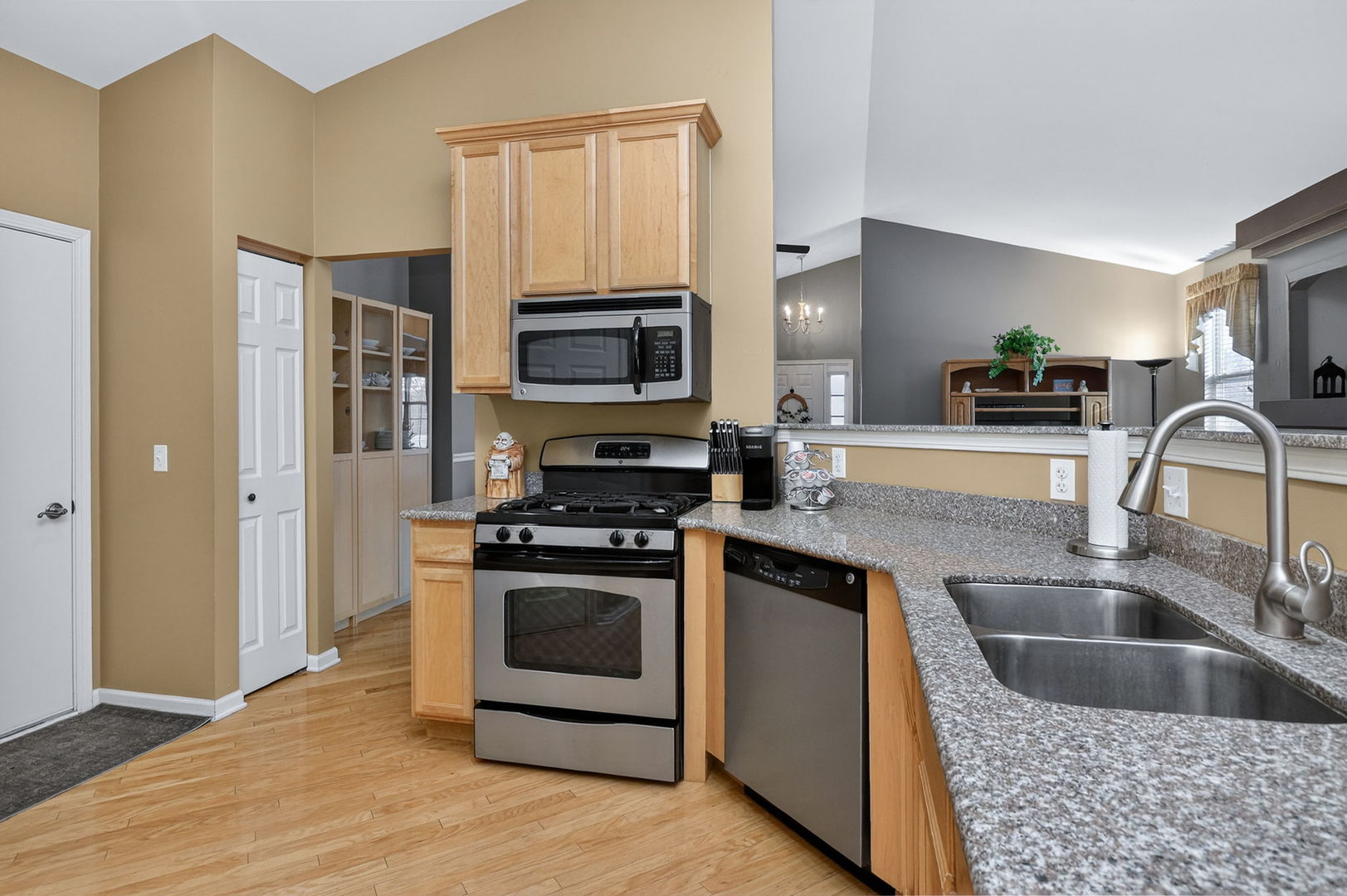 1592 W Ludington Circle, Romeoville, IL 60446