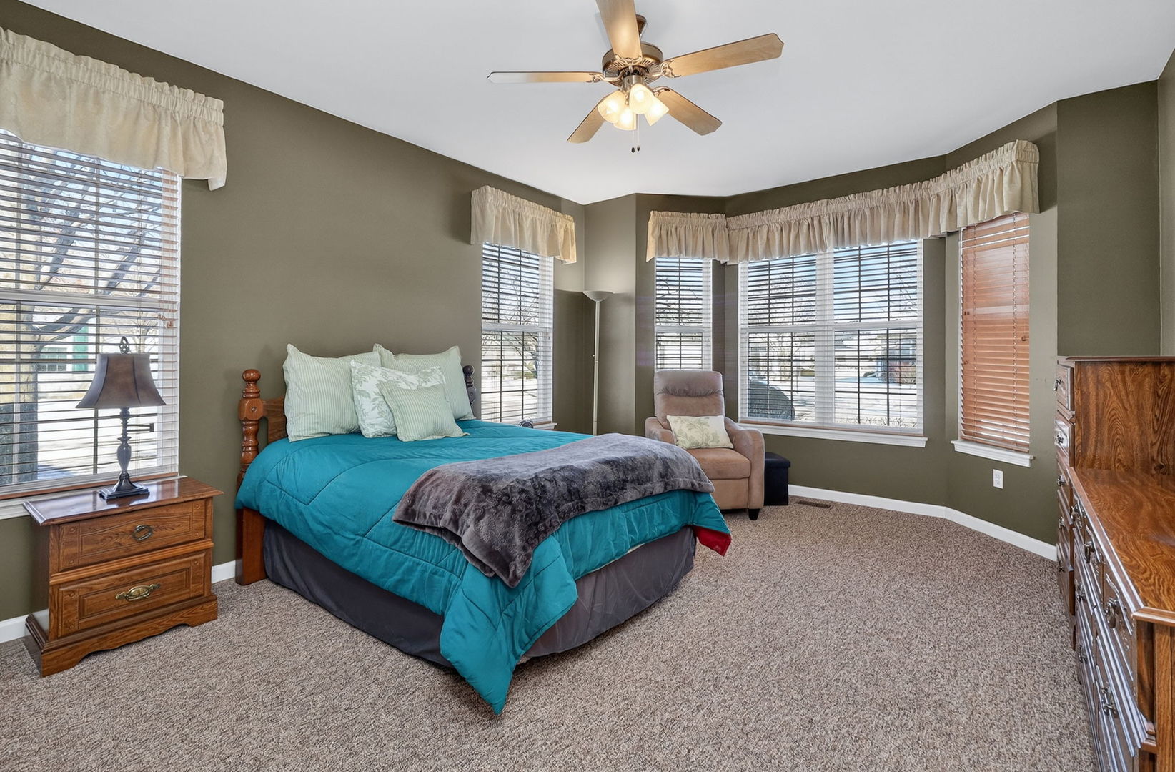 1592 W Ludington Circle, Romeoville, IL 60446