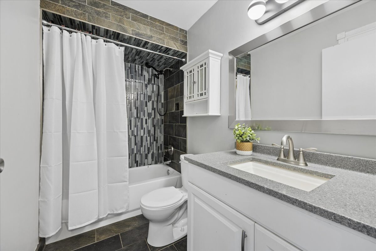 17W761 14TH Street, Villa Park, IL 60181