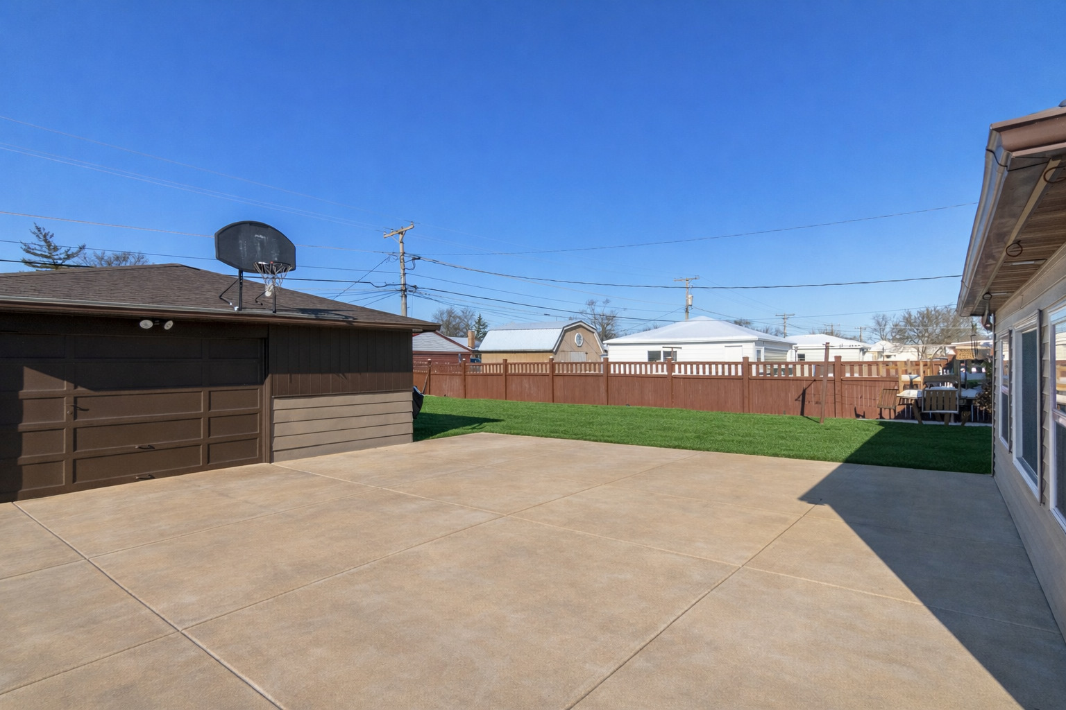 8300 N Harlem Avenue, Niles, IL 60714