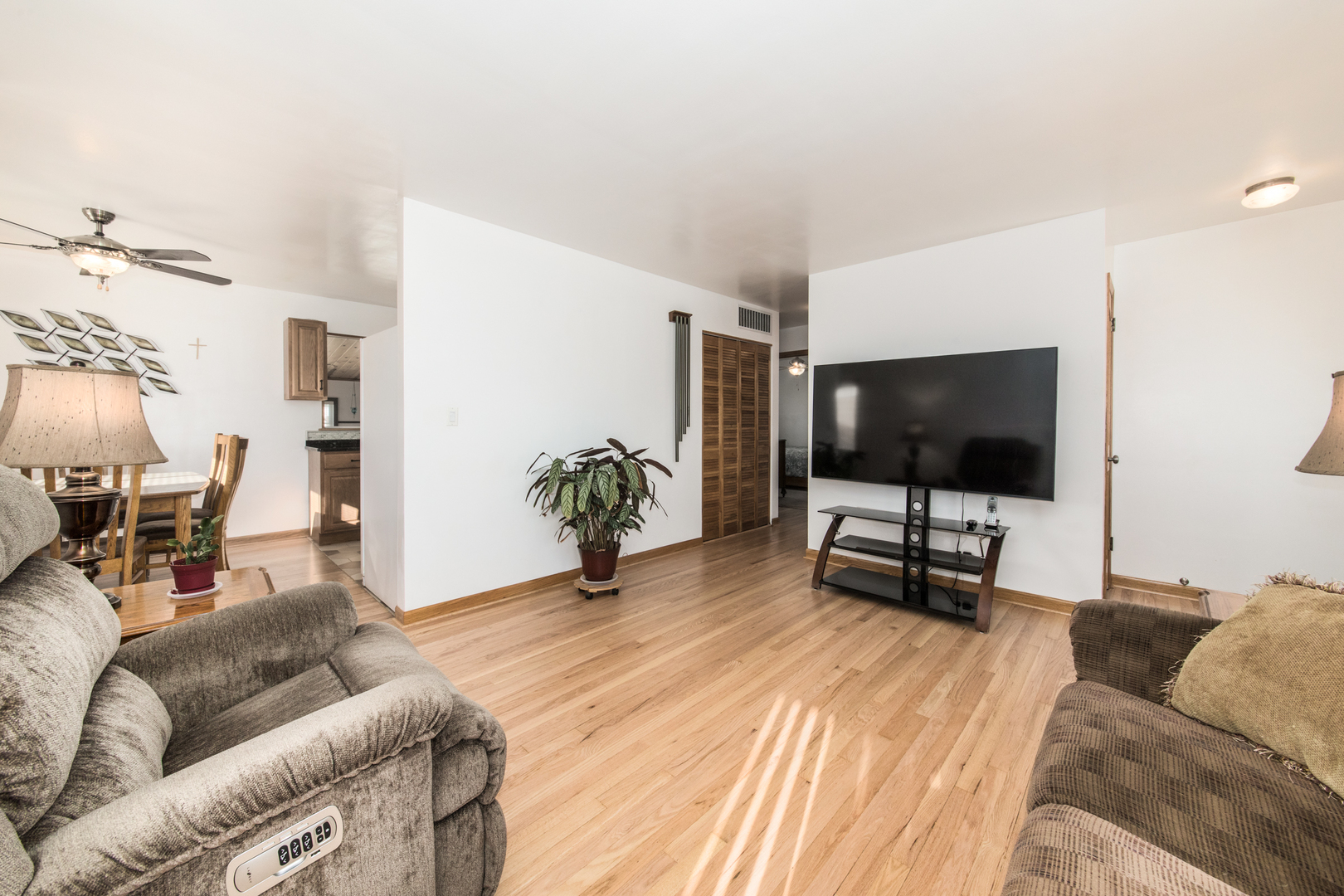 8300 N Harlem Avenue, Niles, IL 60714