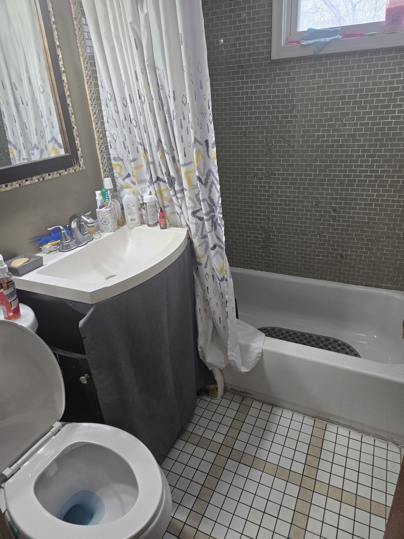 14738 Dante Avenue, Dolton, IL 60419