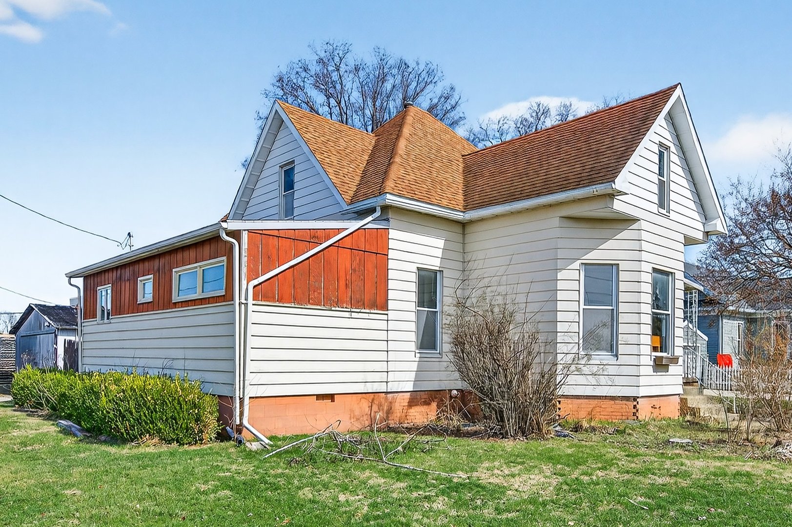 906 Peoria Street, Lincoln, IL 62656