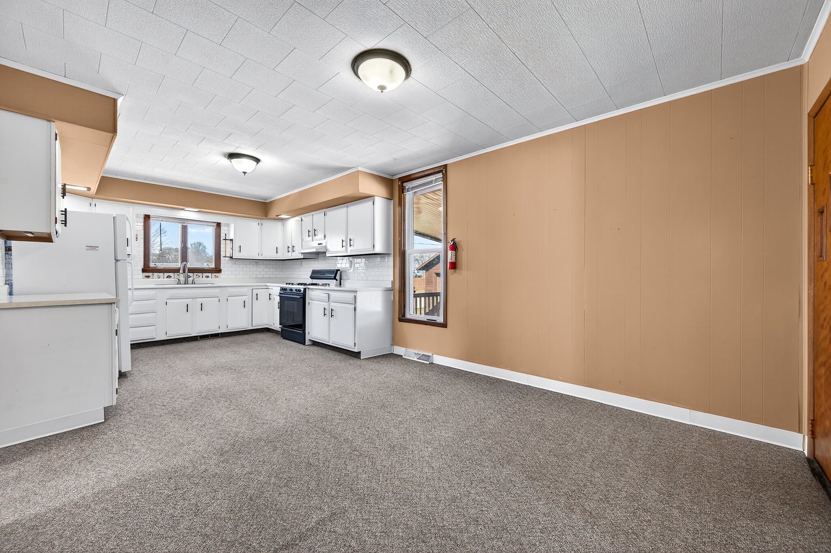 906 Peoria Street, Lincoln, IL 62656