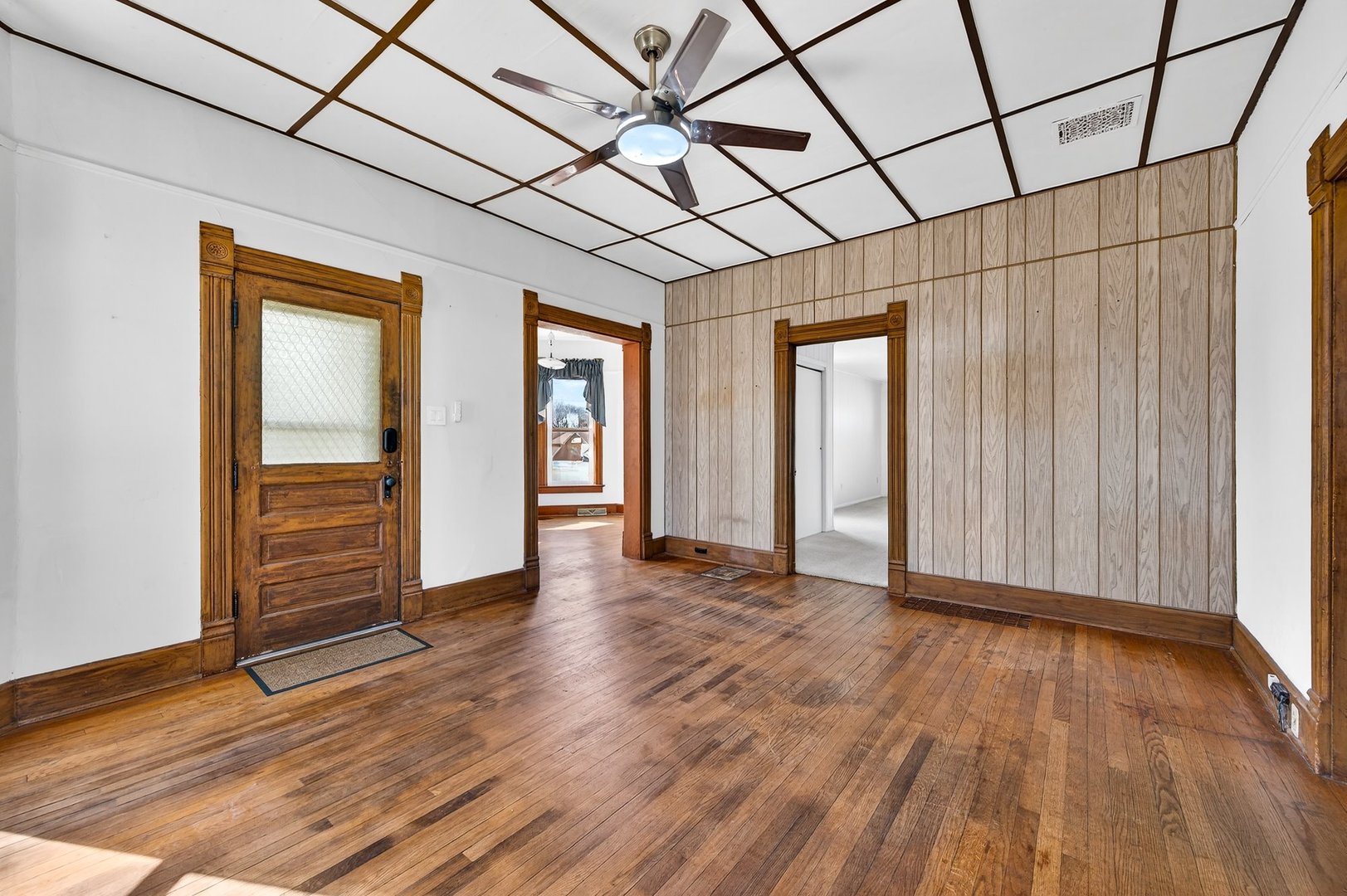 906 Peoria Street, Lincoln, IL 62656