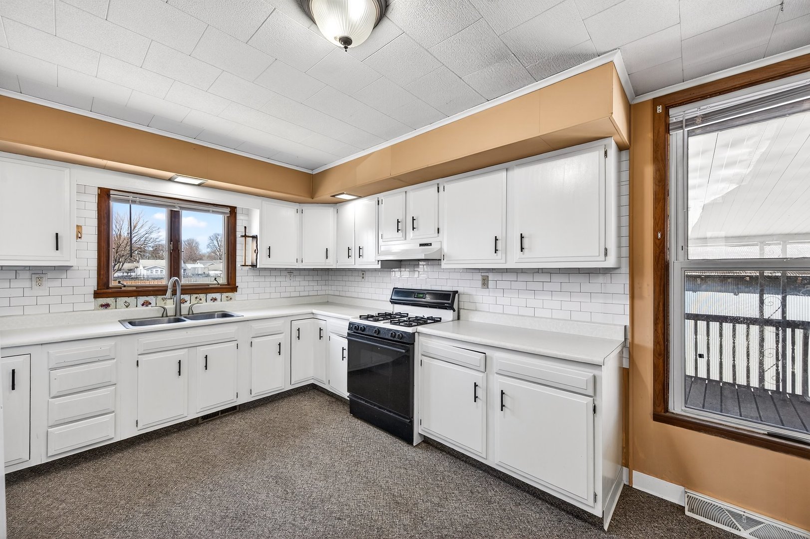 906 Peoria Street, Lincoln, IL 62656