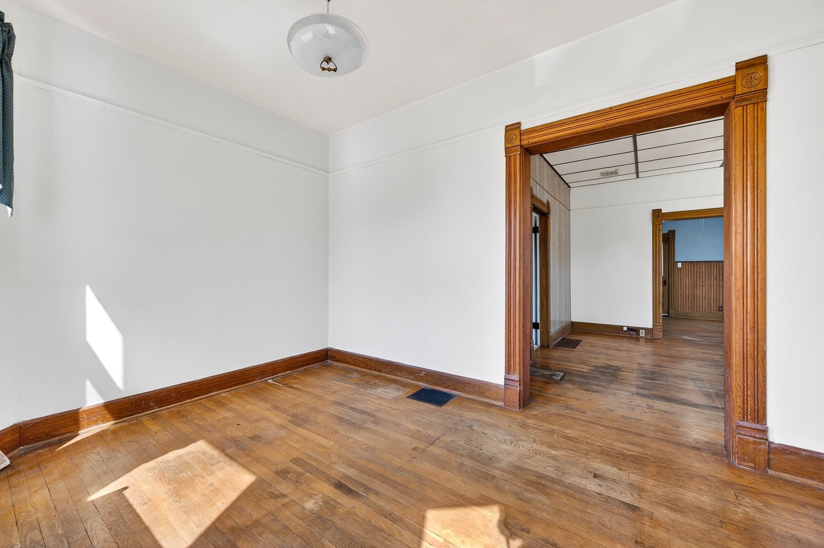 906 Peoria Street, Lincoln, IL 62656