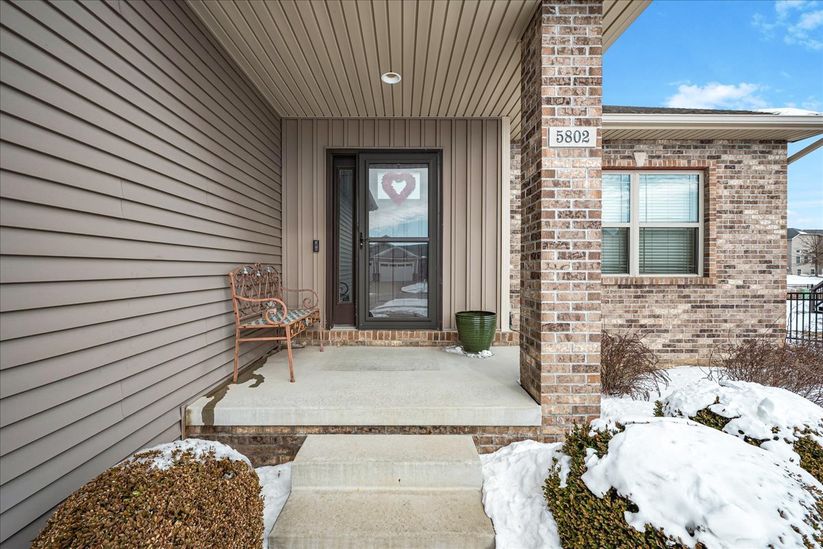 5802 Sugarberry Road, Bloomington, IL 61705