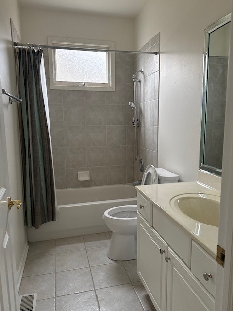 1250 S Falcon Drive, Palatine, IL 60067